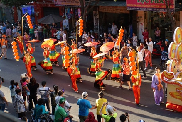Ciudad Ho Chi Minh celebra Festival de los Faroles con desfile y espectáculos culturales ảnh 1