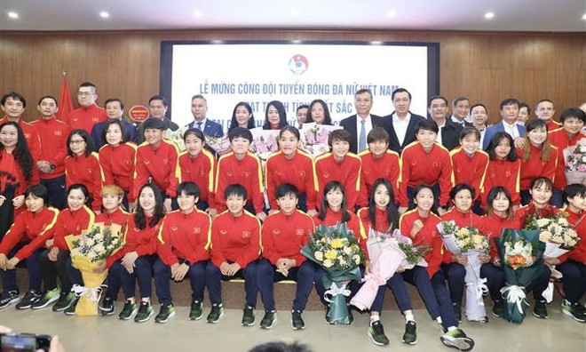 Entregan premios a selección femenina de fútbol de Vietnam por sus excelentes logros ảnh 1 Entregan premios a selección femenina de fútbol de Vietnam por sus excelentes logros ảnh 1
