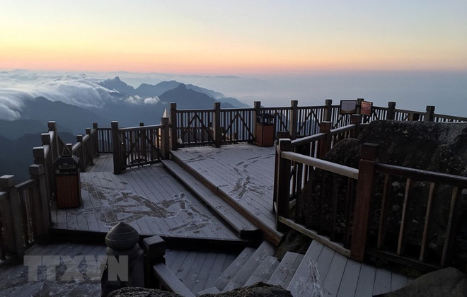 Escarcha adorna nuevamente cima del monte Fansipan en Vietnam ảnh 2 Escarcha adorna nuevamente cima del monte Fansipan en Vietnam ảnh 2