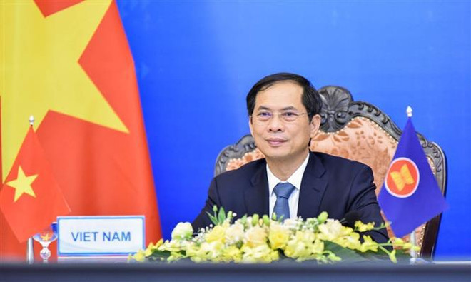 Canciller vietnamita asiste a Reunión ministerial de ASEAN en forma virtual ảnh 1 Canciller vietnamita asiste a Reunión ministerial de ASEAN en forma virtual ảnh 1