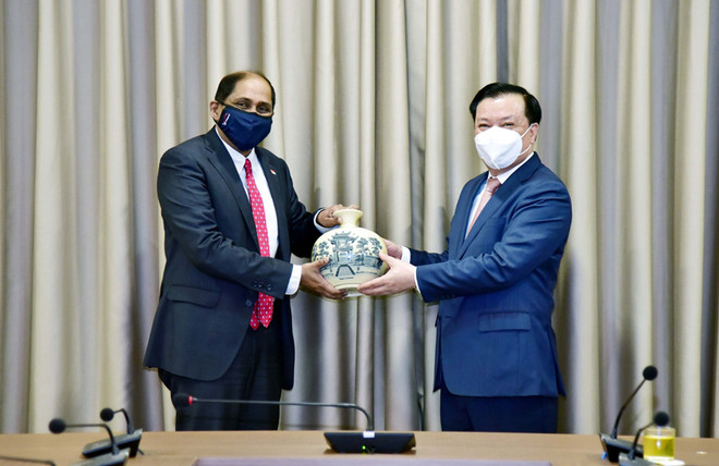 Amplían cooperación práctica y efectiva entre Hanoi y Singapur ảnh 1