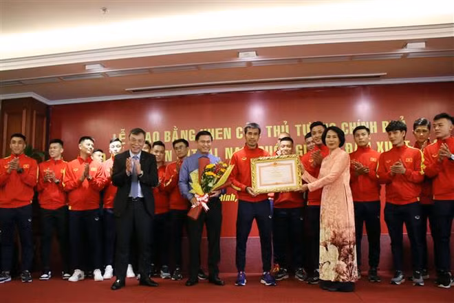 Aplauden logros de selección vietnamita de futsal ảnh 2