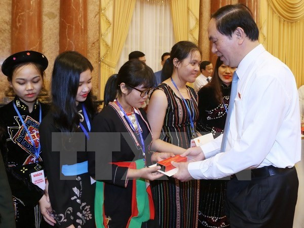 Presidente vietnamita se reúne con destacados estudiantes de minorías étnicas ảnh 1