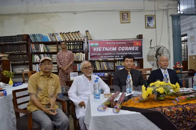 Presentan en India libros en inglés sobre Vietnam ảnh 1