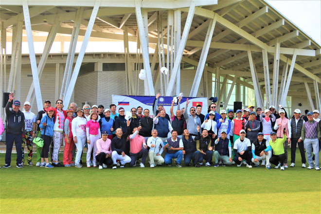 Efectúan torneo de golf con motivo de 70 años de establecimiento de los nexos diplomáticos Vietnam-Rusia ảnh 1 Efectúan torneo de golf con motivo de 70 años de establecimiento de los nexos diplomáticos Vietnam-Rusia ảnh 1