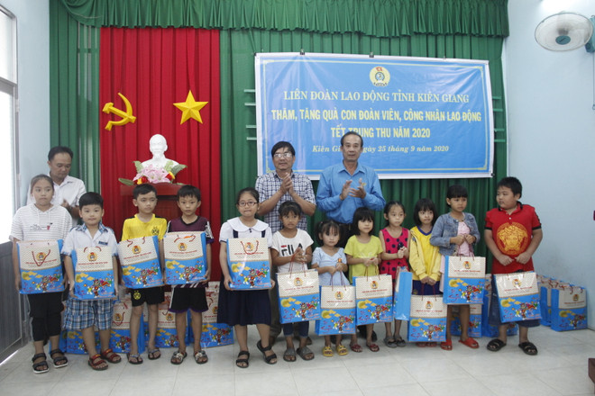 Provincia vietnamita organiza Fiesta del Medio Otoño para niños en circunstancias difíciles ảnh 1 Provincia vietnamita organiza Fiesta del Medio Otoño para niños en circunstancias difíciles ảnh 1