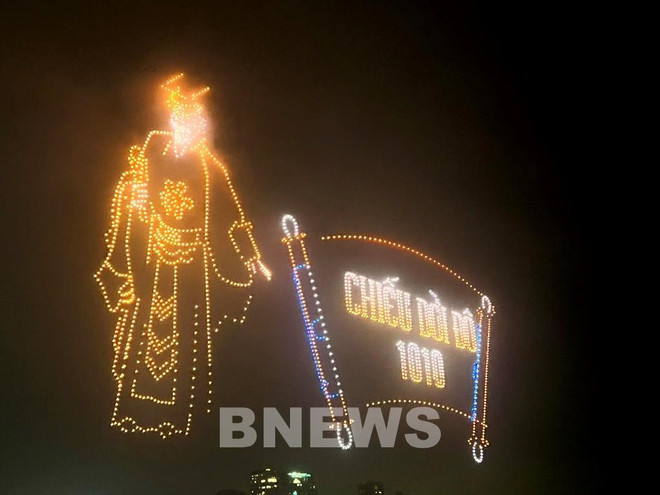 Hanoi realizará esta noche espectáculo de luces en saludo al Tet 2024 ảnh 1 Hanoi realizará esta noche espectáculo de luces en saludo al Tet 2024 ảnh 1