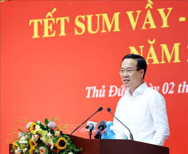 Presidente vietnamita asiste al programa del Tet en ciudad de Thu Duc ảnh 1 Presidente vietnamita asiste al programa del Tet en ciudad de Thu Duc ảnh 1