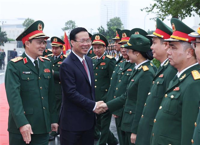 Presidente vietnamita visita Grupo Militar de Industria y Telecomunicaciones Viettel ảnh 1 Presidente vietnamita visita Grupo Militar de Industria y Telecomunicaciones Viettel ảnh 1