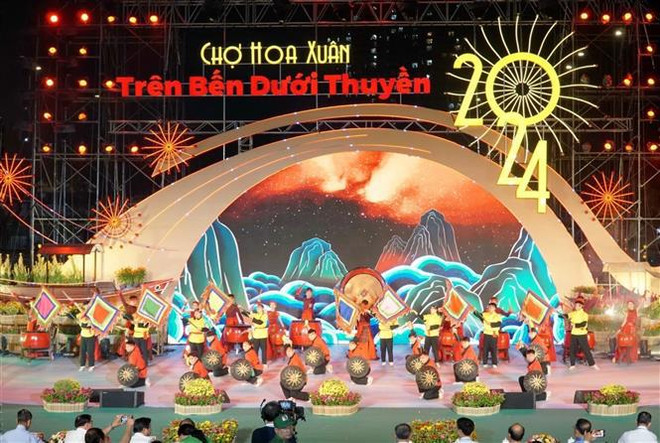 Celebran feria flotante de flores en Ciudad Ho Chi Minh con motivo del Tet ảnh 1 Celebran feria flotante de flores en Ciudad Ho Chi Minh con motivo del Tet ảnh 1