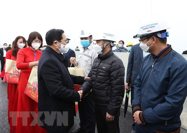 Premier entrega regalos a soldados y pobladores en provincia vietnamita por el Tet ảnh 1 Premier entrega regalos a soldados y pobladores en provincia vietnamita por el Tet ảnh 1