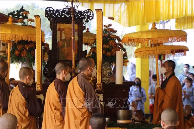 Miles asisten al funeral de maestro zen Thich Nhat Hanh ảnh 3 Miles asisten al funeral de maestro zen Thich Nhat Hanh ảnh 3