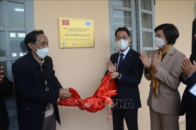 Organización surcoreana regala laboratorio de computación a estudiantes de Hanoi ảnh 1