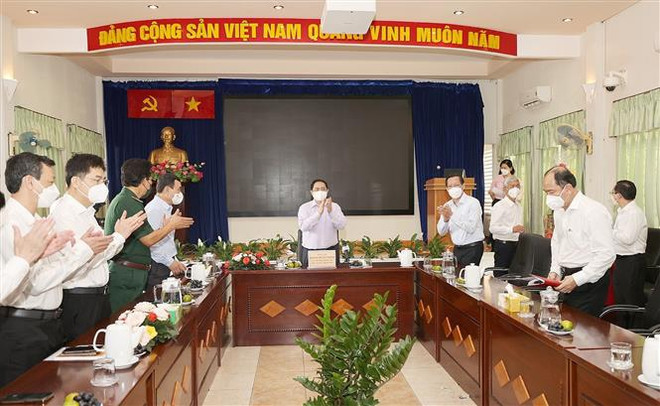 Primer ministro pide a Ciudad Ho Chi Minh continuar campañas de vacunación ảnh 2
