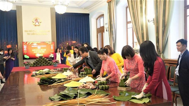 Vietnamitas en el exterior celebran actividades en saludo al Año Nuevo Lunar ảnh 1 Vietnamitas en el exterior celebran actividades en saludo al Año Nuevo Lunar ảnh 1
