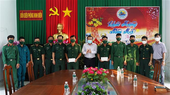 Entregan obsequios de Asamblea Nacional de Vietnam a soldados en provincia de Tay Ninh ảnh 1 Entregan obsequios de Asamblea Nacional de Vietnam a soldados en provincia de Tay Ninh ảnh 1