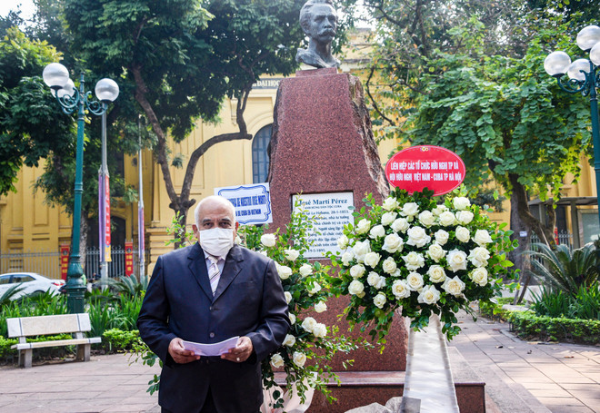 Conmemoran en Hanoi natalicio del héroe nacional de Cuba José Martí ảnh 2 Conmemoran en Hanoi natalicio del héroe nacional de Cuba José Martí ảnh 2