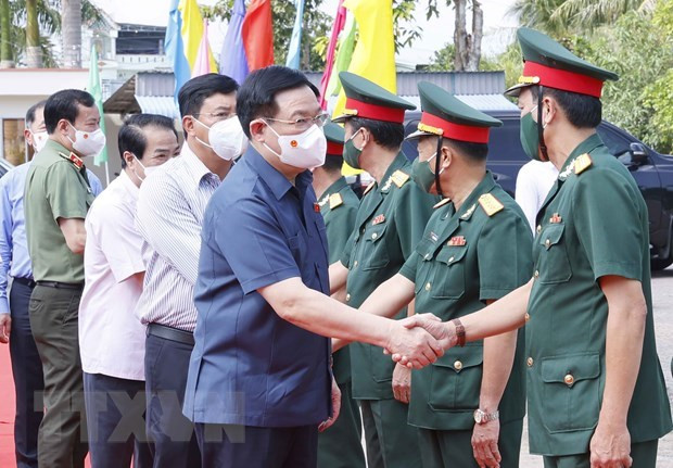Titular del Legislativo vietnamita transmite felicitaciones por el Tet a soldados y pobladores de Ca Mau ảnh 1 Titular del Legislativo vietnamita transmite felicitaciones por el Tet a soldados y pobladores de Ca Mau ảnh 1
