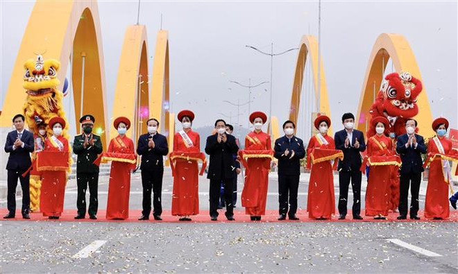 Primer ministro vietnamita asiste a inauguración de obras clave en Quang Ninh ảnh 2 Primer ministro vietnamita asiste a inauguración de obras clave en Quang Ninh ảnh 2