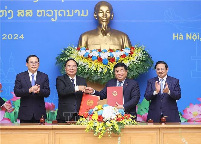 Celebran 46ª Reunión del Comité Intergubernamental Vietnam-Laos en Hanoi ảnh 1