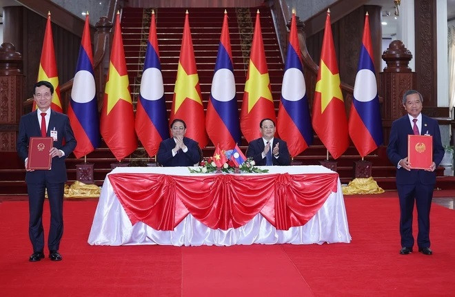 Visita de premier laosiano a Vietnam ayuda a profundizar cooperación económica bilateral ảnh 2 Visita de premier laosiano a Vietnam ayuda a profundizar cooperación económica bilateral ảnh 2