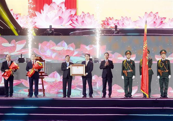 Presidente asiste a conmemoración de aniversario de fundación de provincia de Hau Giang ảnh 2 Presidente asiste a conmemoración de aniversario de fundación de provincia de Hau Giang ảnh 2