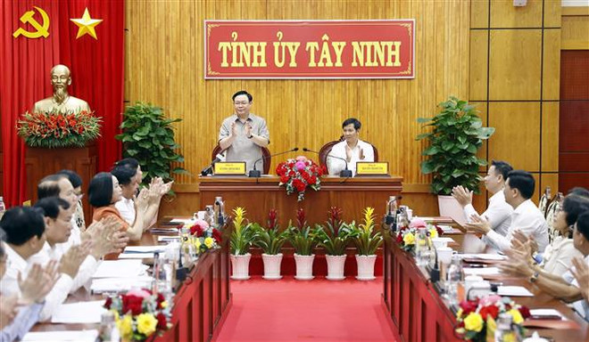 Dirigente legislativo vietnamita trabaja con autoridades de provincia de Tay Ninh ảnh 1
