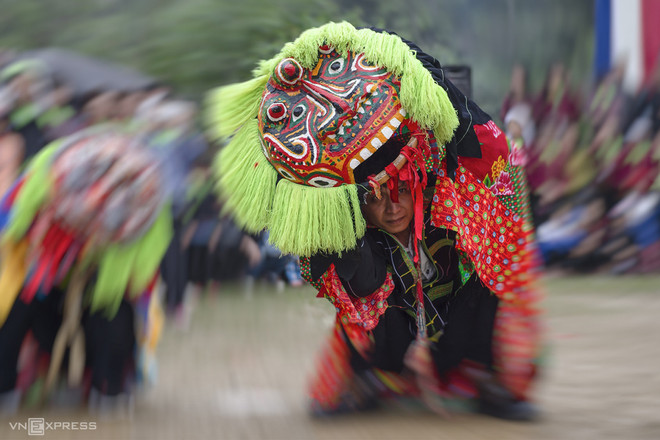 Minorías étnicas en Vietnam preservan la danza tradicional del león-gato ảnh 1 Minorías étnicas en Vietnam preservan la danza tradicional del león-gato ảnh 1