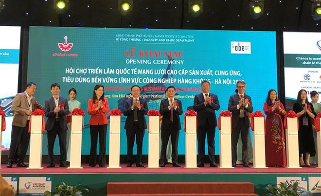 Inauguran exposición de industria aeroespacial en Hanoi ảnh 1 Inauguran exposición de industria aeroespacial en Hanoi ảnh 1