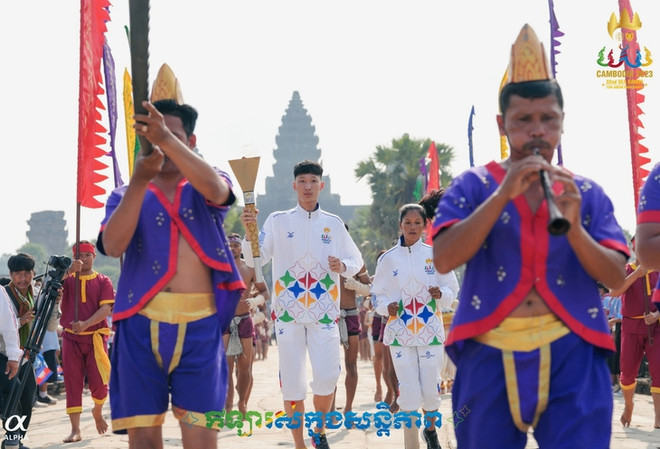 La antorcha de los SEA Games 32 llega a Vietnam ảnh 1 La antorcha de los SEA Games 32 llega a Vietnam ảnh 1
