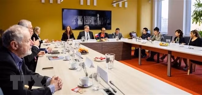 Vietnam y República Checa fortalecen cooperación de educación ảnh 1