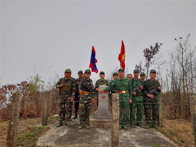 Vietnam y Laos realizan patrulla en línea fronteriza común ảnh 2 Vietnam y Laos realizan patrulla en línea fronteriza común ảnh 2
