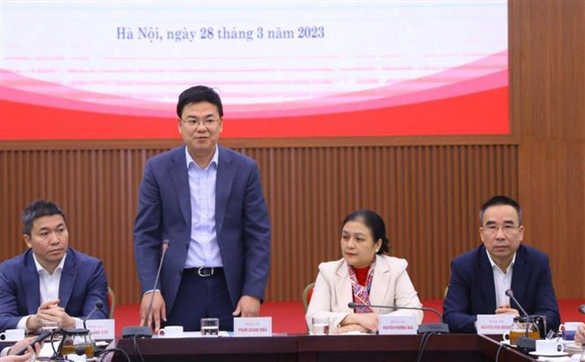 UOAV se reúne con jefes de órganos representativos de Vietnam en el exterior ảnh 2 UOAV se reúne con jefes de órganos representativos de Vietnam en el exterior ảnh 2