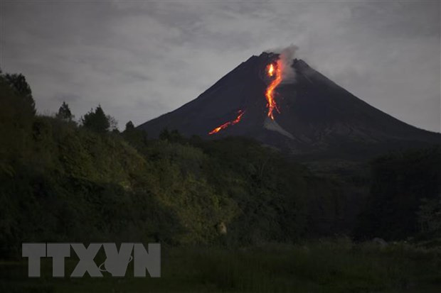 Indonesia: Volcán Anak Krakatoa entra en erupción ảnh 1