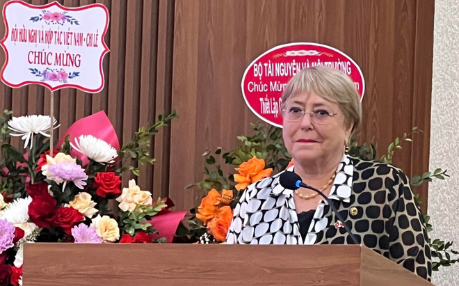 Efectúan ceremonia en saludo al 52 aniversario de nexos diplomáticos Vietnam-Chile ảnh 2 Efectúan ceremonia en saludo al 52 aniversario de nexos diplomáticos Vietnam-Chile ảnh 2