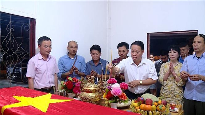 Rinden homenaje póstumo a internacionalistas vietnamitas fallecidos en Laos ảnh 1 Rinden homenaje póstumo a internacionalistas vietnamitas fallecidos en Laos ảnh 1