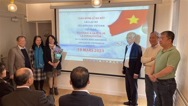 Presentan Club de amantes del mar e islas de Vietnam en Francia ảnh 1