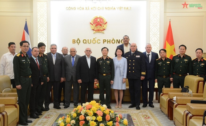 Viceministro de Defensa de Vietnam se reúne con ministro cubano de Construcción ảnh 1 Viceministro de Defensa de Vietnam se reúne con ministro cubano de Construcción ảnh 1