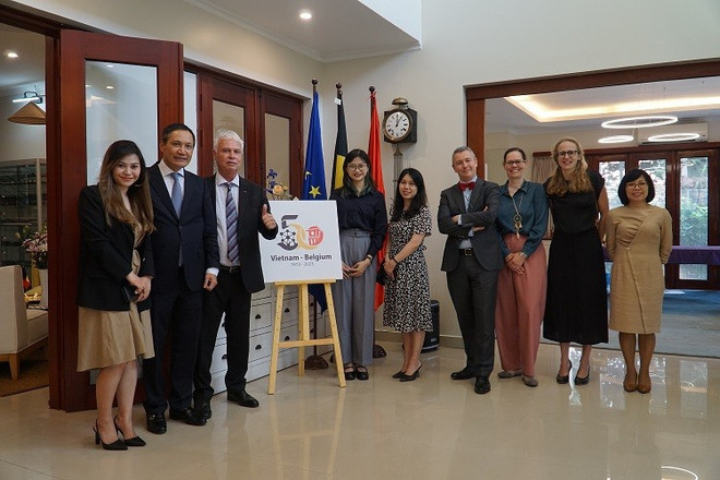 Anuncian logotipo conmemorativo a aniversario de relaciones diplomáticas Vietnam - Bélgica ảnh 2 Anuncian logotipo conmemorativo a aniversario de relaciones diplomáticas Vietnam - Bélgica ảnh 2