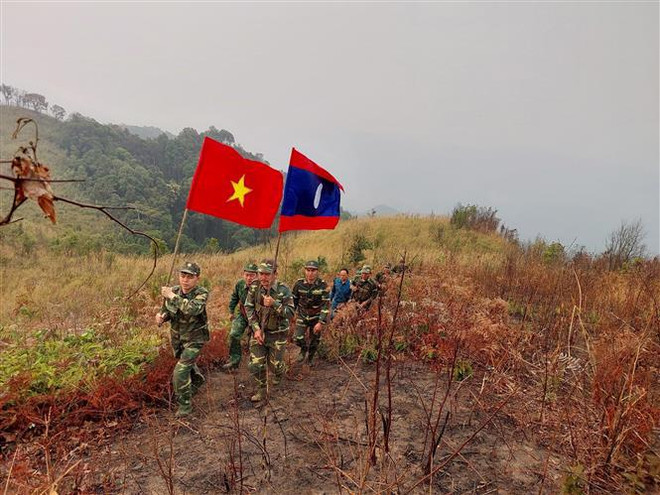 Vietnam y Laos realizan patrulla en línea fronteriza común ảnh 1 Vietnam y Laos realizan patrulla en línea fronteriza común ảnh 1