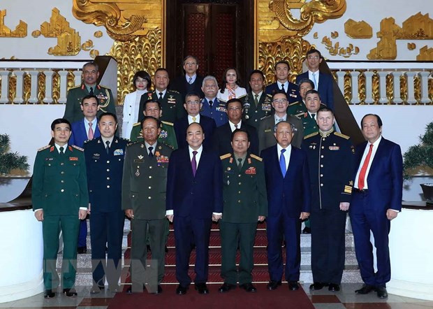 Recibe primer ministro de Vietnam a dirigentes militares extranjeros ảnh 1 Recibe primer ministro de Vietnam a dirigentes militares extranjeros ảnh 1