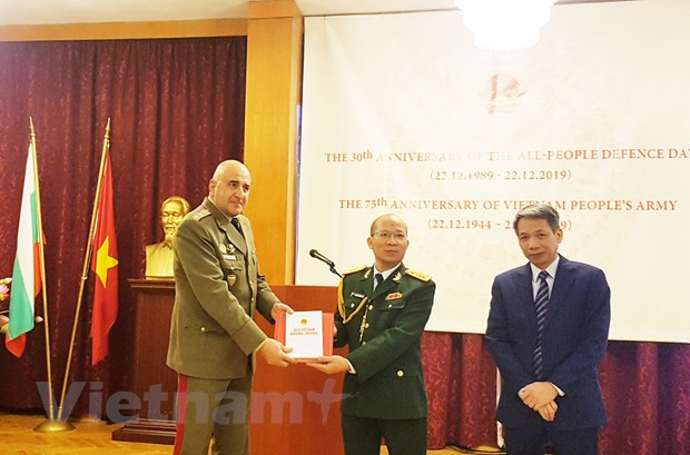 Presentan Libro Blanco de Defensa de Vietnam en Bulgaria ảnh 1 Presentan Libro Blanco de Defensa de Vietnam en Bulgaria ảnh 1
