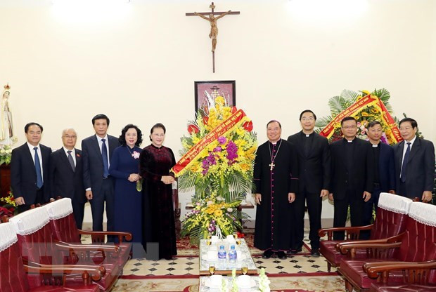 Felicita máxima legisladora de Vietnam a comunidad católica en ocasión de Navidad ảnh 1 Felicita máxima legisladora de Vietnam a comunidad católica en ocasión de Navidad ảnh 1