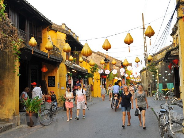Recibe ciudad patrimonial de Hoi An a visitante extranjero número 4,6 millones ảnh 1
