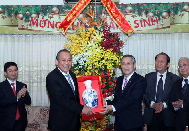 Extiende vicepremier de Vietnam saludos navideños a comunidades religiosas ảnh 1 Extiende vicepremier de Vietnam saludos navideños a comunidades religiosas ảnh 1
