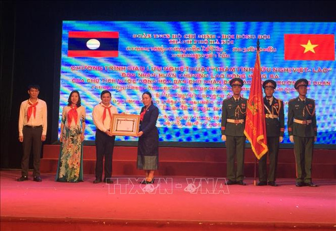 Escuela vietnamita honrada con Orden de Trabajo del Estado de Laos ảnh 1 Escuela vietnamita honrada con Orden de Trabajo del Estado de Laos ảnh 1
