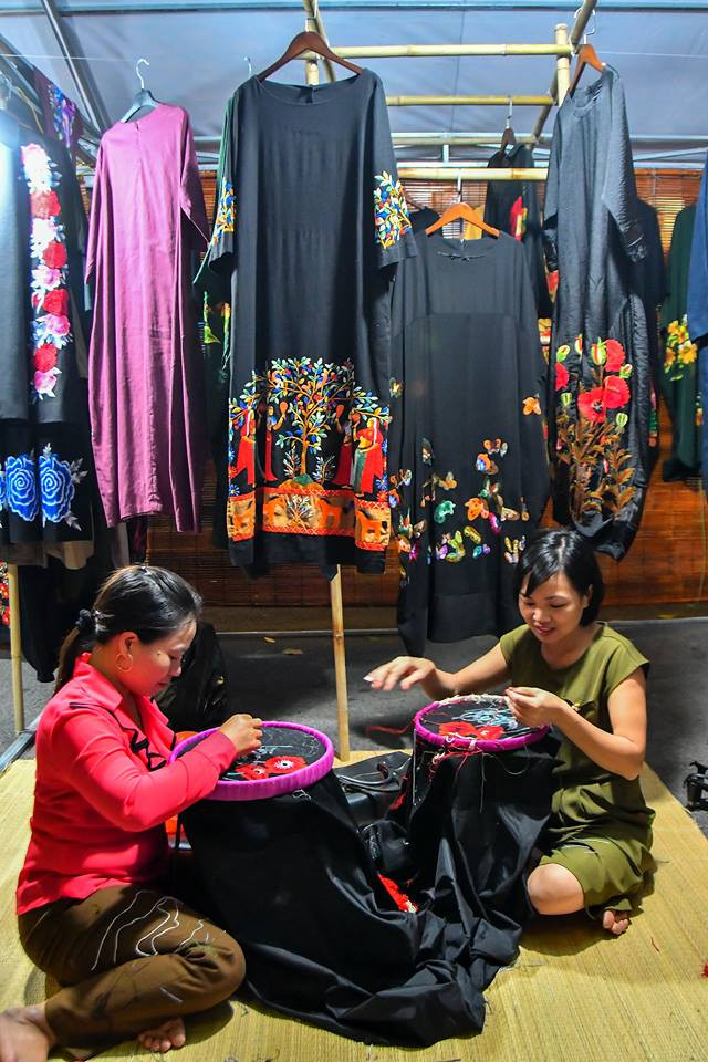 Colores del otoño tiñen a la moda en Vietnam ảnh 4 Colores del otoño tiñen a la moda en Vietnam ảnh 4