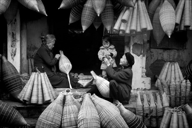 Fotografía resalta aportes de mujeres vietnamitas en zonas rurales al desarrollo sostenible ảnh 1 Fotografía resalta aportes de mujeres vietnamitas en zonas rurales al desarrollo sostenible ảnh 1