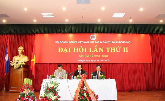 Vicepremier laosiano saluda contribuciones de empresas vietnamitas ảnh 1 Vicepremier laosiano saluda contribuciones de empresas vietnamitas ảnh 1