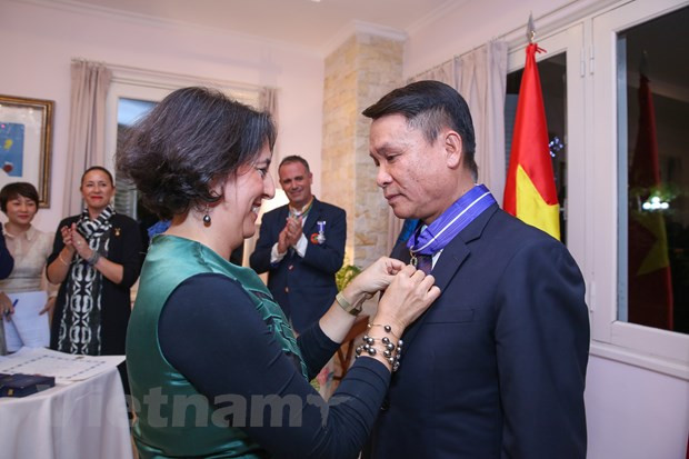 Recibe director general de VNA la Orden del Mérito Civil otorgada por el Rey de España ảnh 2 Recibe director general de VNA la Orden del Mérito Civil otorgada por el Rey de España ảnh 2